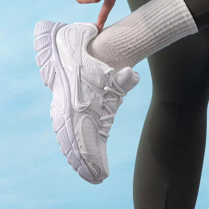 Nike W NIKE V5 RNR HQ7901-101  - Women Shoes Running Nike avaliação e preço