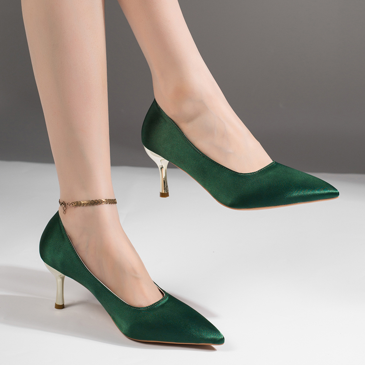 Sapatos de salto alto feminino - Court Heel Pointed avaliação e preço